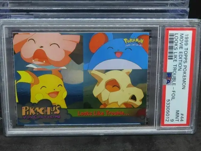 Looks Like Trouble [Foil] #44 - Pokemon 1999 Topps Movie